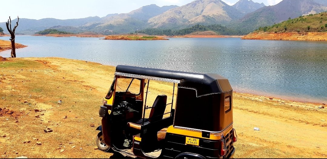 Kerala : Rickshaw with scenic background